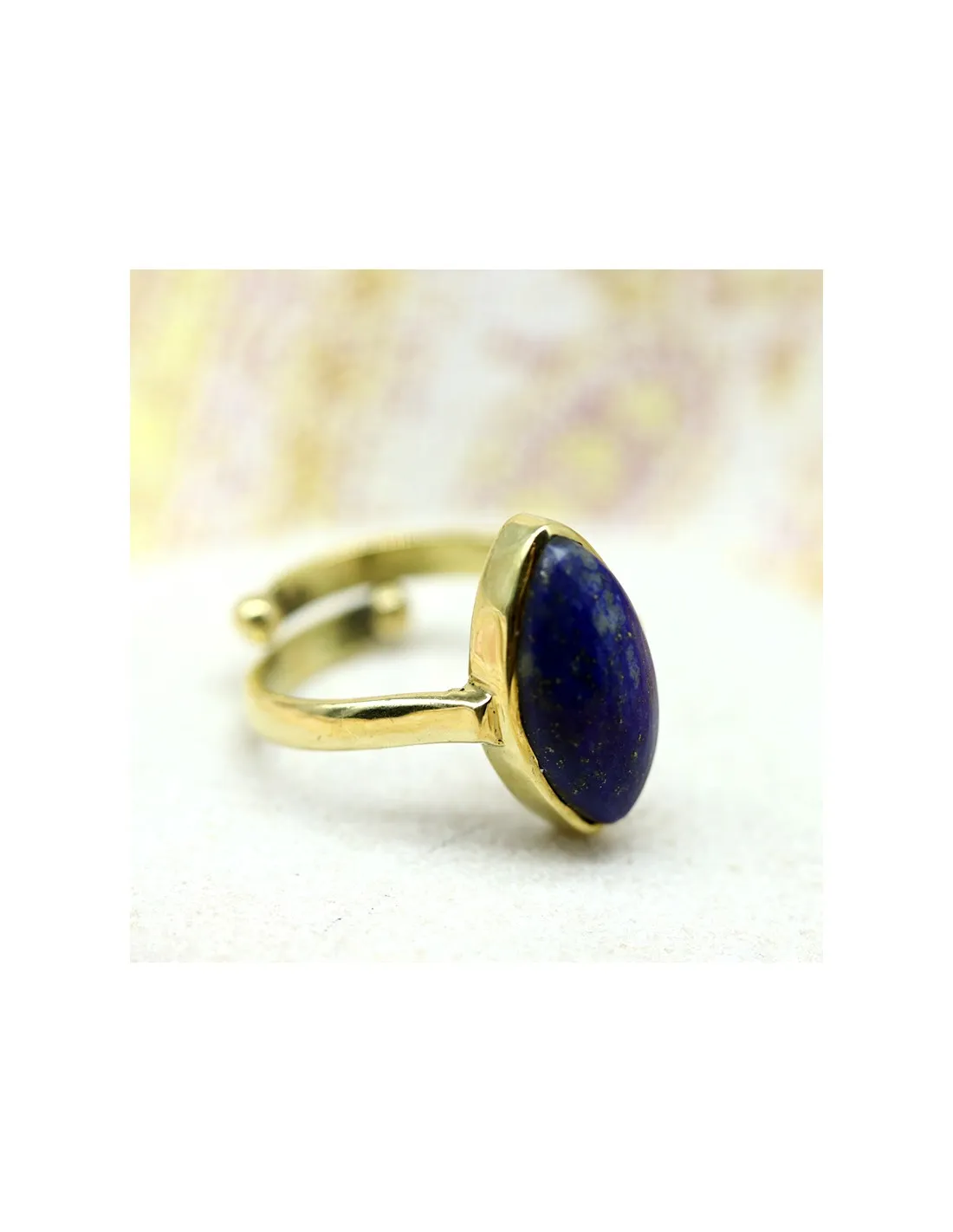 Bague dorée et lapis lazuli