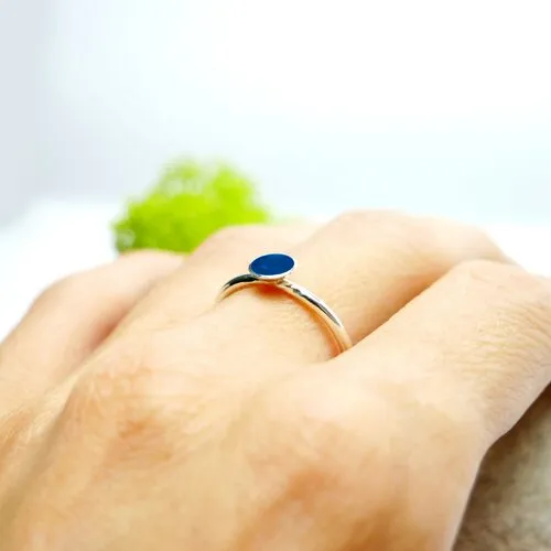 Bague en argent 925/1000 bleu pervenche minimaliste et empilable collection niji