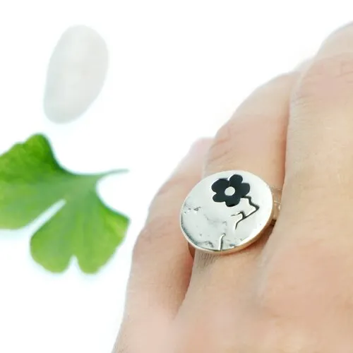 Bague réglable fleurs de cerisier en argent massif 925/1000 et résine noire sakura