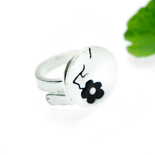 Bague réglable fleurs de cerisier en argent massif 925/1000 et résine noire sakura