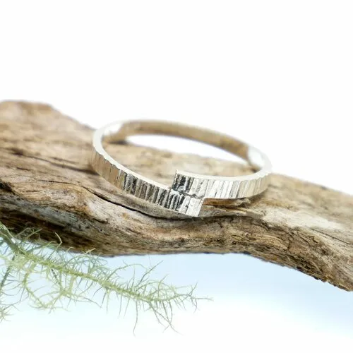 Bague striée en argent 925 minimaliste et légère