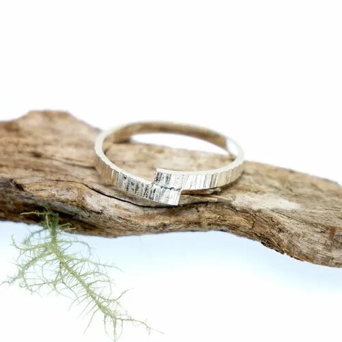 Bague striée en argent 925 minimaliste et légère