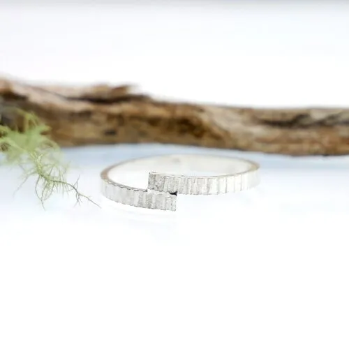 Bague striée en argent 925 minimaliste et légère