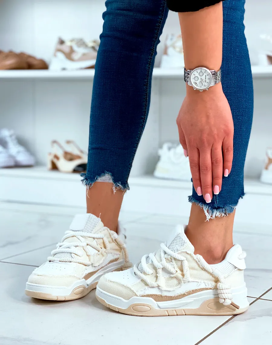 BASKETS BLANC ET BEIGE À LACET ÉPAIS ET À EFFET JEANS DÉCHIRÉS