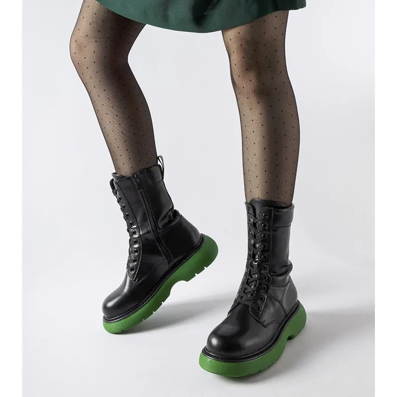 Bottes isolées noires avec semelle Beata verte le noir