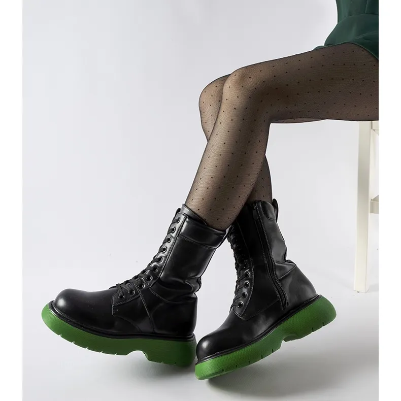 Bottes isolées noires avec semelle Beata verte le noir