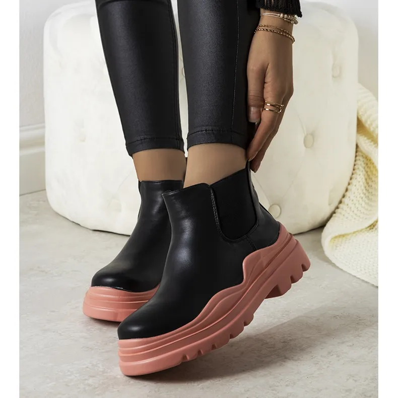 Bottes noires sur la plateforme Tausel rose le noir