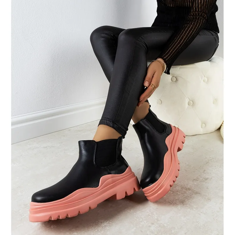 Bottes noires sur la plateforme Tausel rose le noir