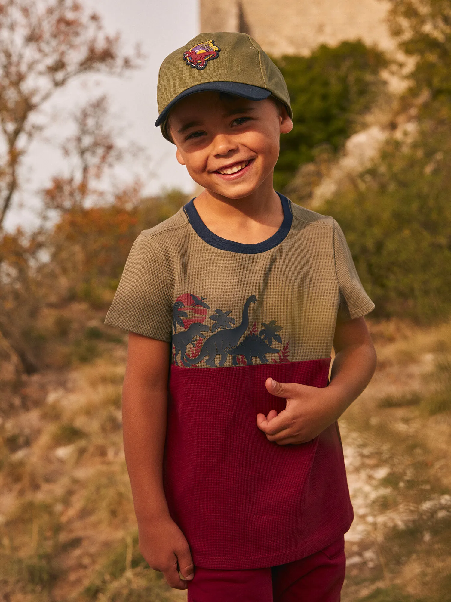 Casquette kaki et bleu marine dinosaure