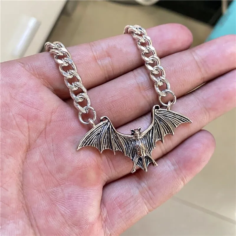 Collier vintage en chaîne avec pendentif chauve souris • Vintage Univers