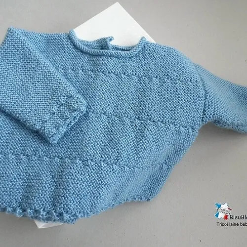 Ensemble, 1 mois, brassière droite bébé, bleu clair charron, bonnet et chaussons, tricot bébé, tricoté main, sur commande