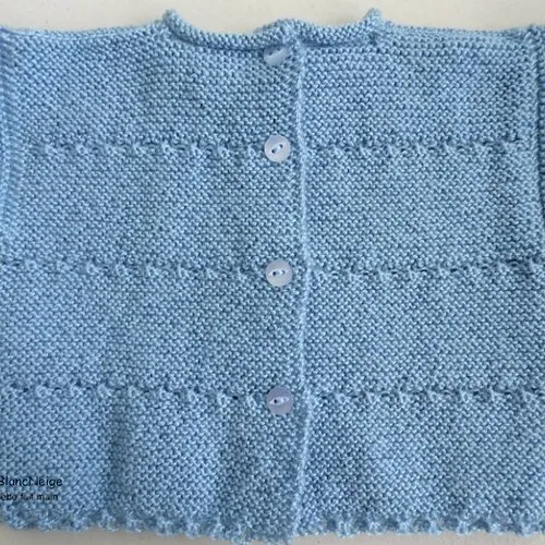 Ensemble, 1 mois, brassière droite bébé, bleu clair charron, bonnet et chaussons, tricot bébé, tricoté main, sur commande