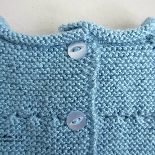 Ensemble, 1 mois, brassière droite bébé, bleu clair charron, bonnet et chaussons, tricot bébé, tricoté main, sur commande