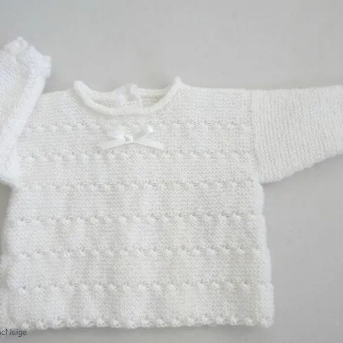 Ensemble, brassière bébé naissance, bonnet et chaussons, lait, ruban écru-clair, fille, sur commande