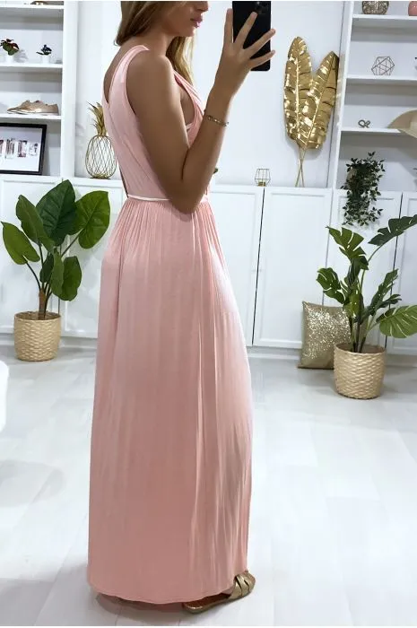 Longue robe croisé en rose avec ceinture en cordon