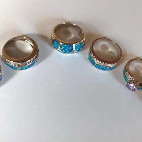 Lot de bague plaqué argent, zircon, opale bleu