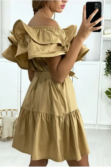 Robe à volant col bateau en camel avec ceinture